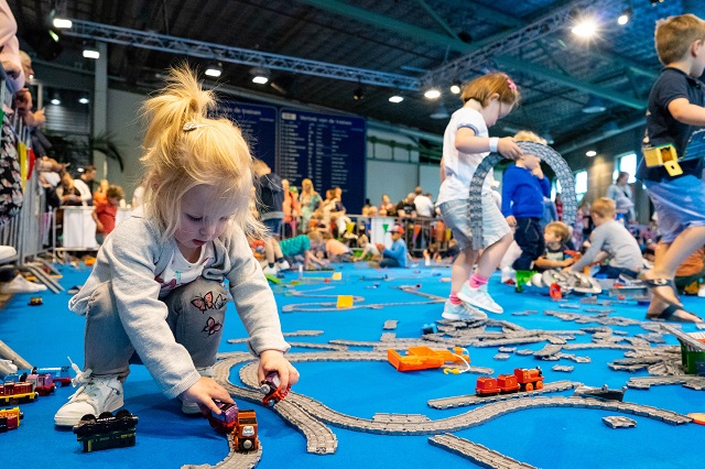 Thomas De Stoomlocomotief Op Bezoek In Spoorwegmuseum